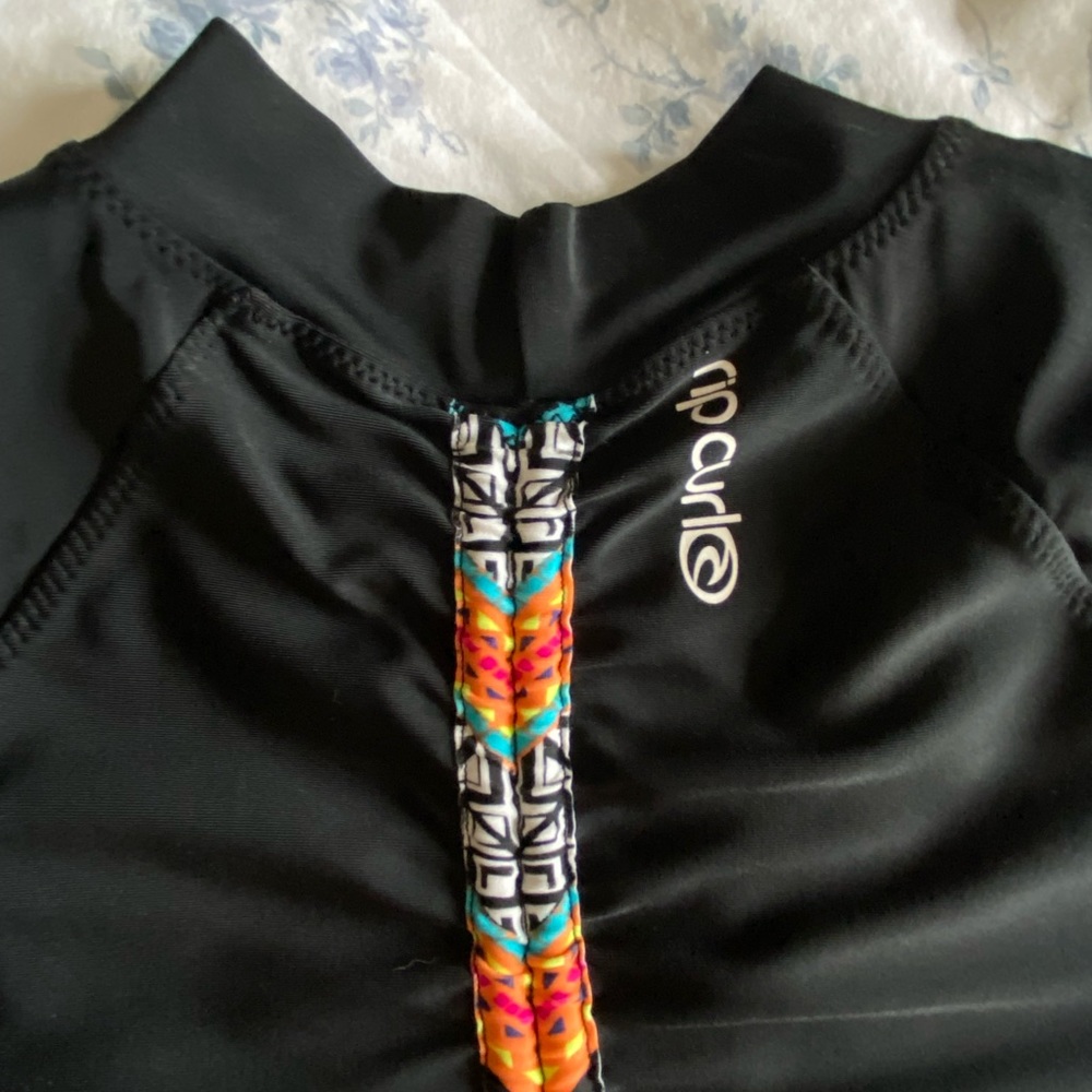 Rip Curl Rash Guard - Picture 4 of 5